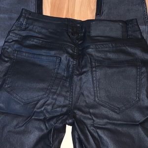 BLACK PLEATHER JEANS